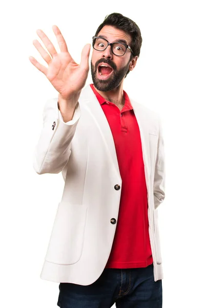 Morena Homem Com Óculos Saudando Fundo Branco — Fotografia de Stock