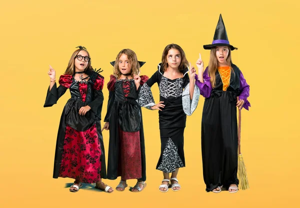 Набор Маленькая Девочка Одета Вампир Хэллоуин Праздники Стоя Думая Идея — стоковое фото