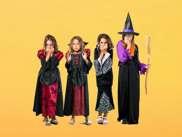 Conjunto Niña Vestida Como Vampiro Para Las Vacaciones Halloween Poco — Foto de Stock