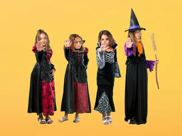 Kislány Szett Öltözve Mint Egy Vámpír Halloween Ünnepek Így Megáll — Stock Fotó