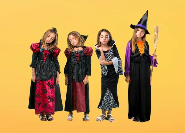 Kis Lány Öltözött Mint Egy Vámpír Halloween Ünnepek Boldogtalan Frusztrált — Stock Fotó