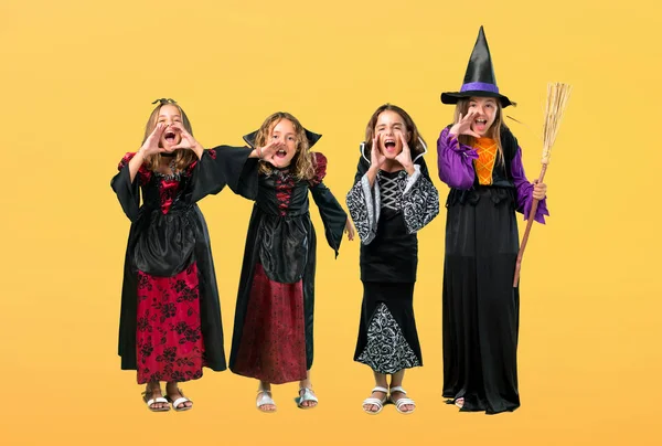 Kislány Szett Öltözve Mint Egy Vámpír Halloween Ünnepekre Kiabálva Száját — Stock Fotó