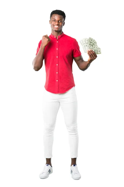 白い背景の上のお金の多くを獲得していますので幸せな若いアフリカ系アメリカ人の完全なボディ — ストック写真