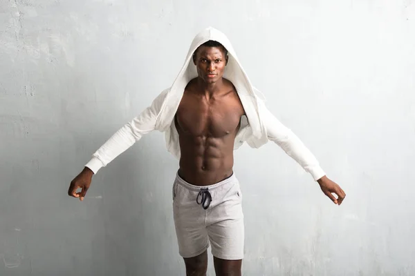 Silne African American Sportman Noszenie Bluzy — Zdjęcie stockowe