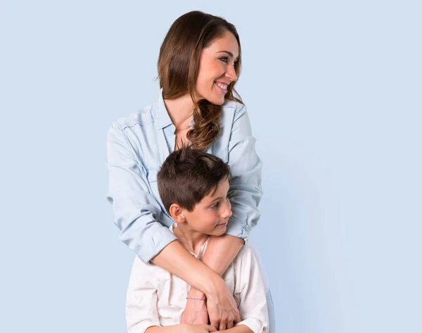 Mother Daughter Standing Looking Side Blue Background — Stock Photo, Image