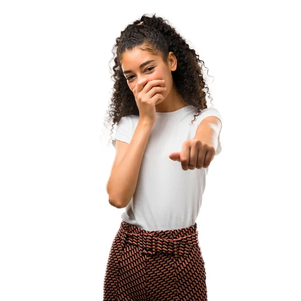 Junges Mädchen Mit Lockigem Haar Das Mit Dem Finger Auf — Stockfoto