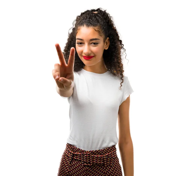 Chica Joven Con Pelo Rizado Sonriendo Mostrando Signo Victoria Sobre — Foto de Stock