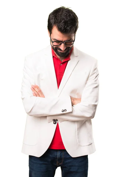 Morena Hombre Con Gafas Mirando Hacia Abajo Sobre Fondo Blanco — Foto de Stock