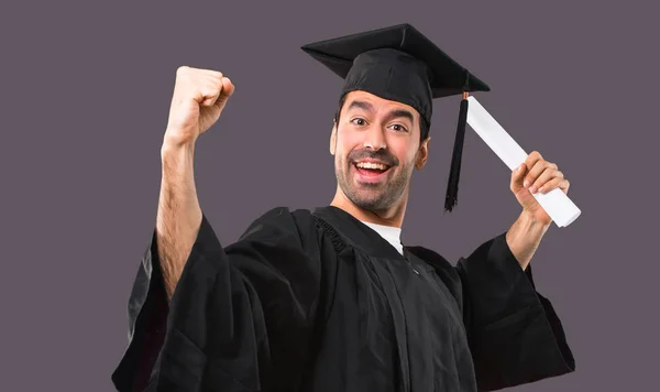 Man Zijn Graduatie Dag Universiteit Een Overwinning Vieren Verrast Lukken — Stockfoto