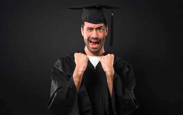 Homem Seu Dia Formatura Universidade Irritado Com Raiva Gesto Furioso — Fotografia de Stock