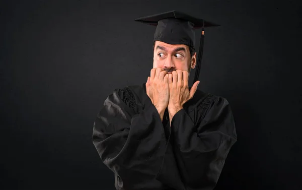졸업식 대학에 남자는 검은색에 — 스톡 사진