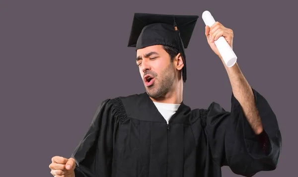 Man Zijn Graduatie Dag Universiteit Geniet Van Dansen Terwijl Luistert — Stockfoto