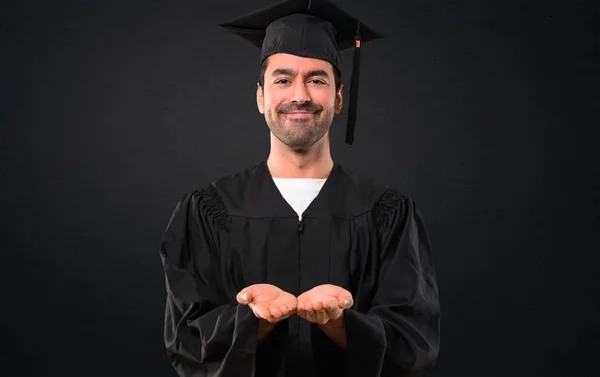 Man Zijn Graduatie Dag Universiteit Copyspace Imaginaire Houden Palm Plaatsen — Stockfoto