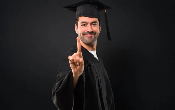 Чоловік Свій День Випуску Університет Показує Піднімає Палець Знак Найкращого — стокове фото
