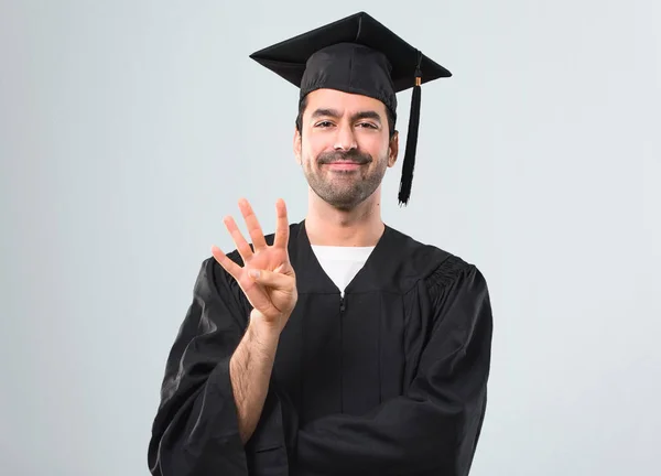 Homem Seu Dia Formatura Universidade Feliz Contando Quatro Com Dedos — Fotografia de Stock