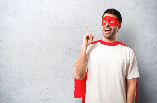 Hombre Superhéroe Con Máscara Capa Roja Con Intención Realizar Solución —  Fotos de Stock