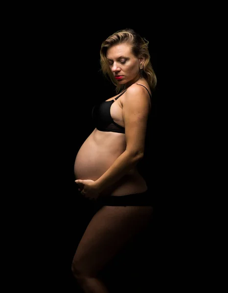 Blond Gravid Kvinna Poserar — Stockfoto