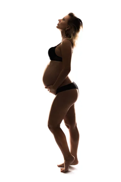 배경에 임신한 여자의 예술적인 실루엣 — 스톡 사진