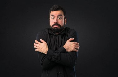 siyah arka planda Man