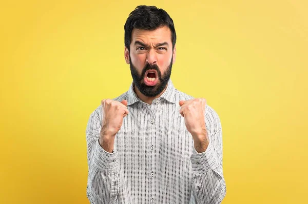 Bonito Homem Com Barba Irritado Com Raiva Gesto Furioso — Fotografia de Stock