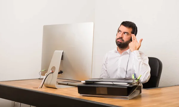 Telemarketer Man Office Problems Making Suicide Gesture — Stock Photo, Image