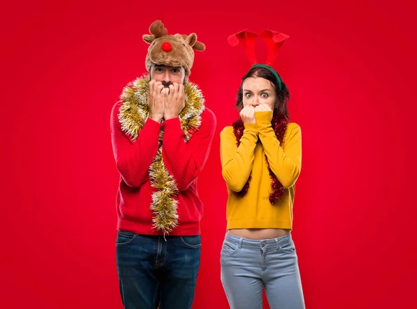 Couple Habillé Pour Les Vacances Noël Est Peu Nerveux Peur — Photo