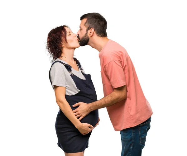 Para Kobieta Ciąży Całowanie Białym Tle — Zdjęcie stockowe