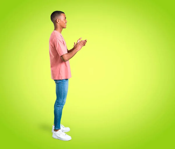 Standing Young African American Man Smiling Applauding Colorful Background — Stock Photo, Image
