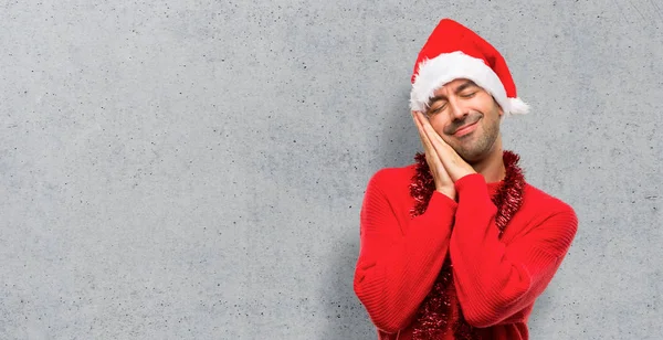 Man Red Clothes Celebrating Christmas Holidays Making Sleep Gesture Dorable — Stock Photo, Image