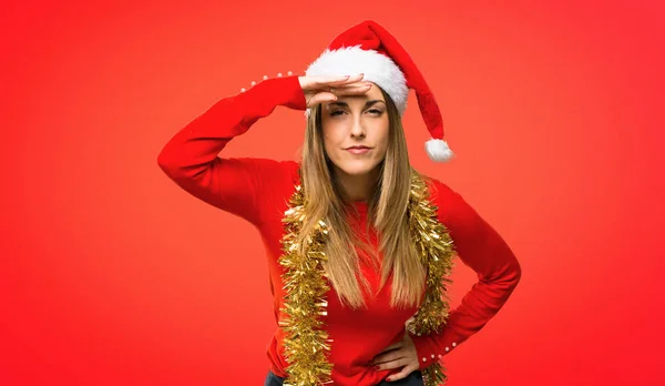 Blonde Woman Dressed Christmas Holidays Looking Far Away Hand Look — Stock Photo, Image