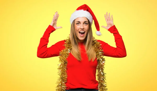 Mujer Rubia Vestida Para Las Vacaciones Navidad Con Sorpresa Expresión —  Fotos de Stock