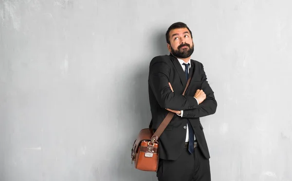 Empresário Com Barba Fazendo Gestos Dúvidas Levantar Ombros — Fotografia de Stock