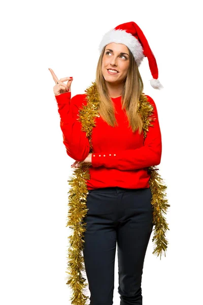 Mulher Loira Vestida Para Férias Natal Apontando Com Dedo Uma — Fotografia de Stock