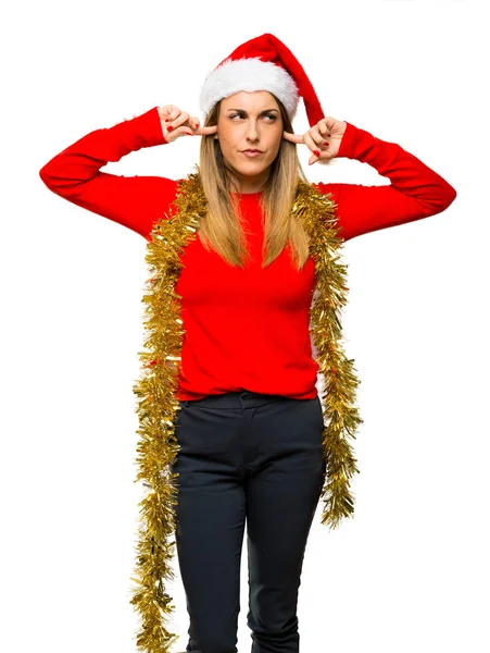 Femme Blonde Habillée Pour Les Vacances Noël Couvrant Les Oreilles — Photo