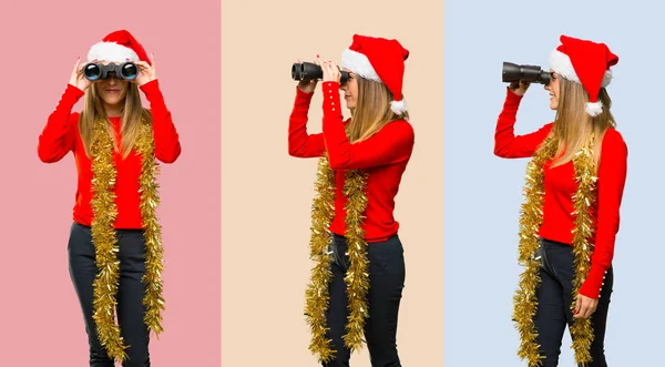 Conjunto Mulher Loira Vestida Para Férias Natal Procura Algo Distância — Fotografia de Stock