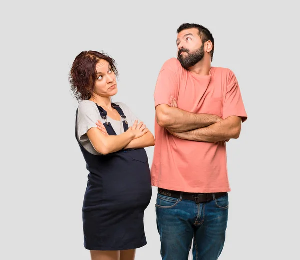 Paar Mit Schwangerer Frau Macht Unwichtige Geste Während Sie Die — Stockfoto