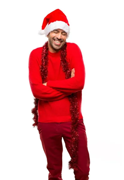 赤い服を着て武器を保持するクリスマスの休日を祝って男交差笑顔分離の白い背景の中 — ストック写真