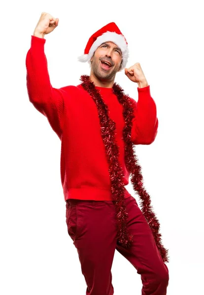 Człowiek Czerwone Ubrania Okazji Świąt Bożego Narodzenia Świętujemy Zwycięstwo Pozycji — Zdjęcie stockowe