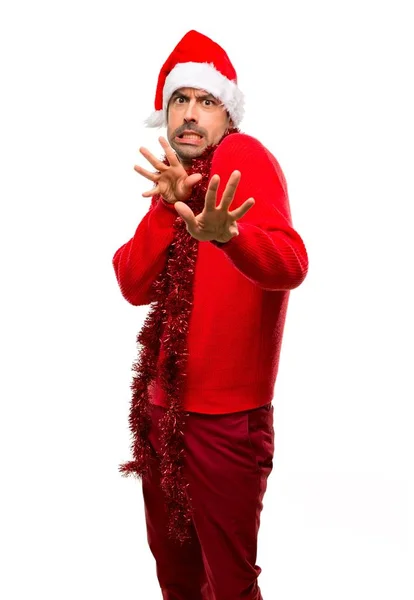 Hombre Con Ropa Roja Celebrando Las Vacaciones Navidad Está Poco — Foto de Stock