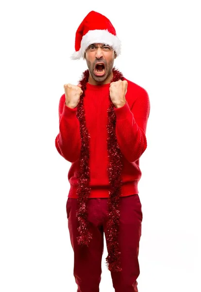 Mann Mit Roter Kleidung Feiert Die Weihnachtsfeiertage Frustriert Durch Eine — Stockfoto