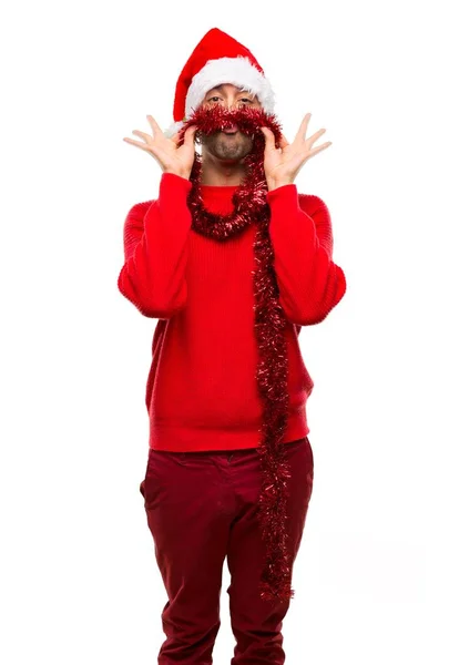 Hombre Con Ropa Roja Celebrando Las Vacaciones Navidad Hace Divertida —  Fotos de Stock