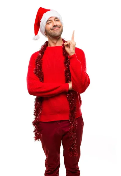 Człowiek Czerwone Ubrania Okazji Świąt Bożego Narodzenia Pokazując Podnoszenia Palca — Zdjęcie stockowe