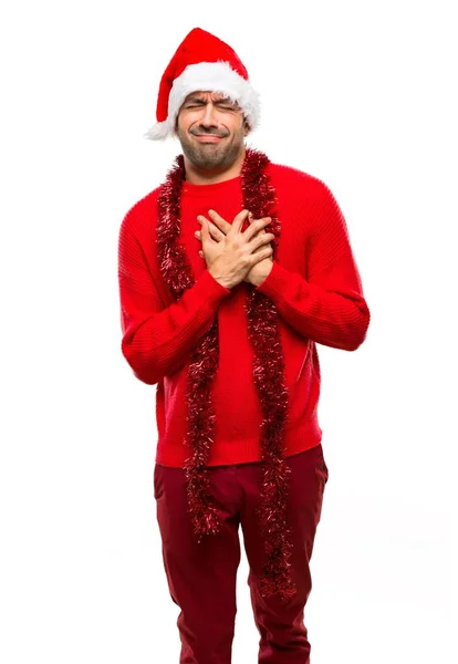 Mann Mit Roter Kleidung Feiert Die Weihnachtsfeiertage Mit Herzschmerz Auf — Stockfoto