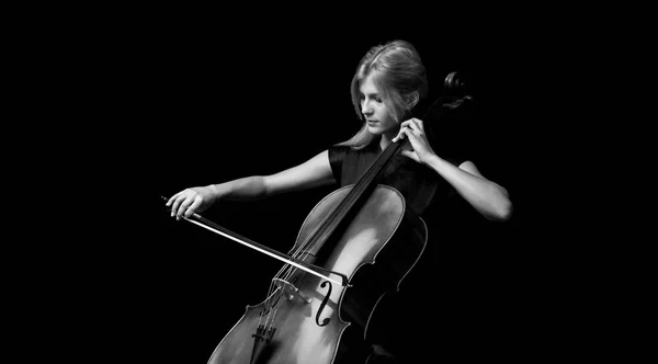 Junges Mädchen Spielt Cello Auf Isoliertem Schwarzen Hintergrund — Stockfoto