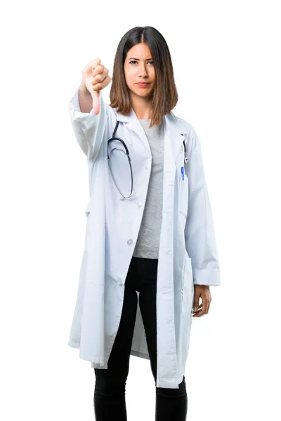 Läkare Kvinna Med Stetoskop Visar Tummen Ner Skylten Med Negativa — Stockfoto
