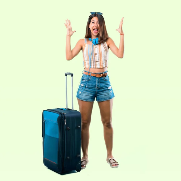 Teljes Test Lány Utazik Bőröndjét Meglepetés Döbbent Arckifejezés Nyitott Szájjal — Stock Fotó