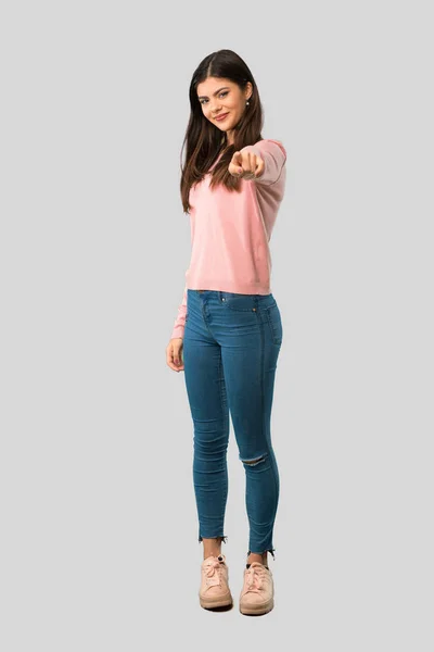 Celotělový Dospívající Dívka Růžové Tričko Body Prstem Sebe Výrazem Věří — Stock fotografie