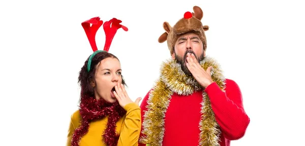 Couple Habillé Pour Les Vacances Noël Bâillant Couvrant Bouche Avec — Photo