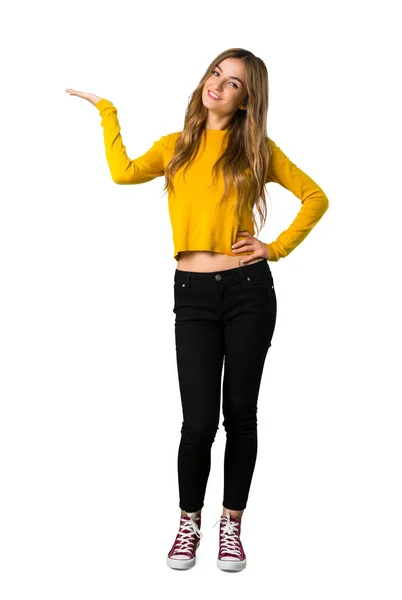 Eine Ganzkörperaufnahme Eines Jungen Mädchens Mit Gelbem Pullover Das Imaginäre — Stockfoto