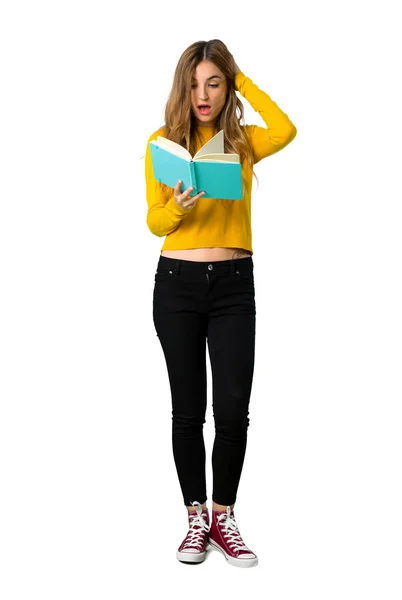 Full Length Shot Young Girl Yellow Sweater Surprised While Enjoying — Stock Photo, Image